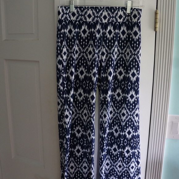 Patterned flare pants. - Picture 2 of 4